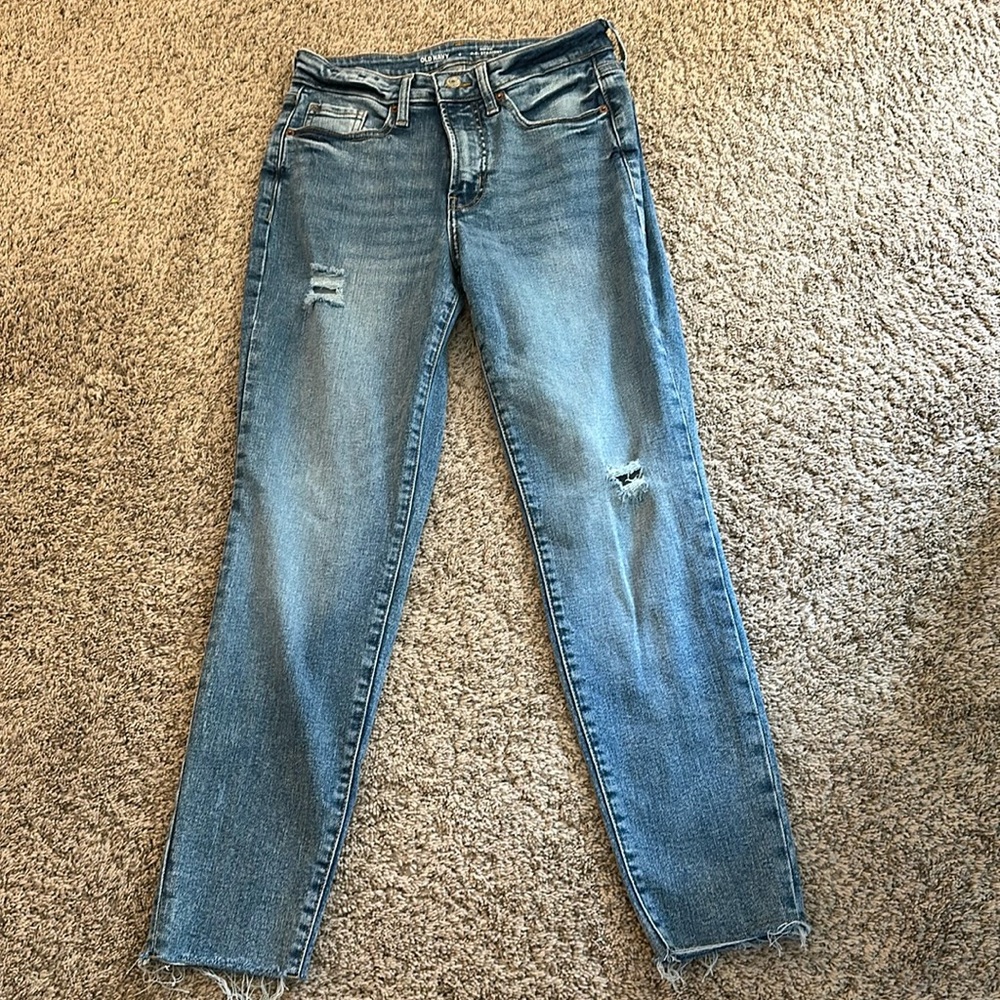 High rise O.G. Straight denim. Secret smooth pockets. Size 4. Extra stretch.